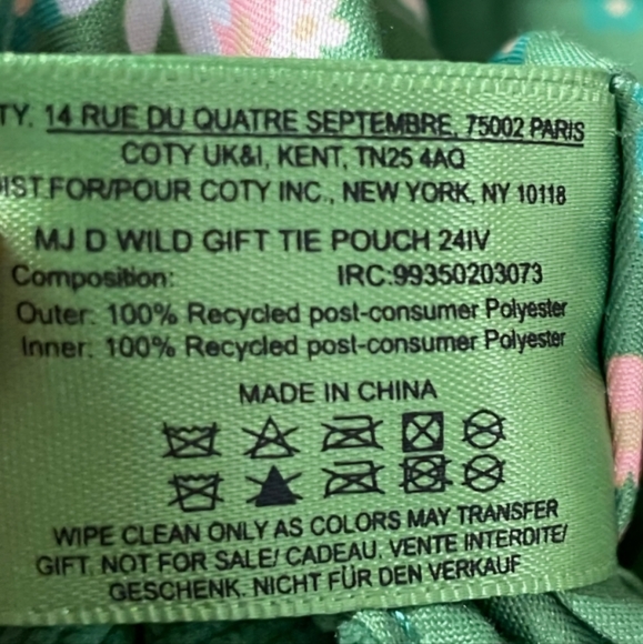 Marc Jacobs Daisy Corduroy Pouch NWT - Picture 6 of 7